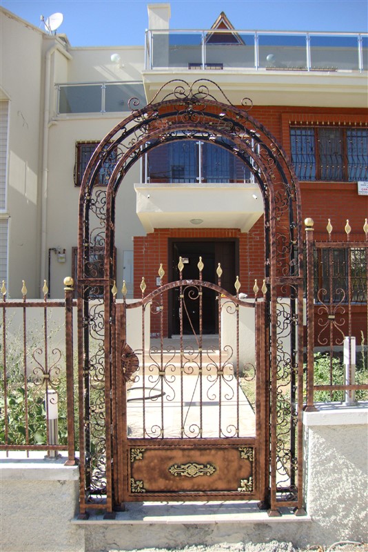 Ferforje Kapı Üstü Taçları